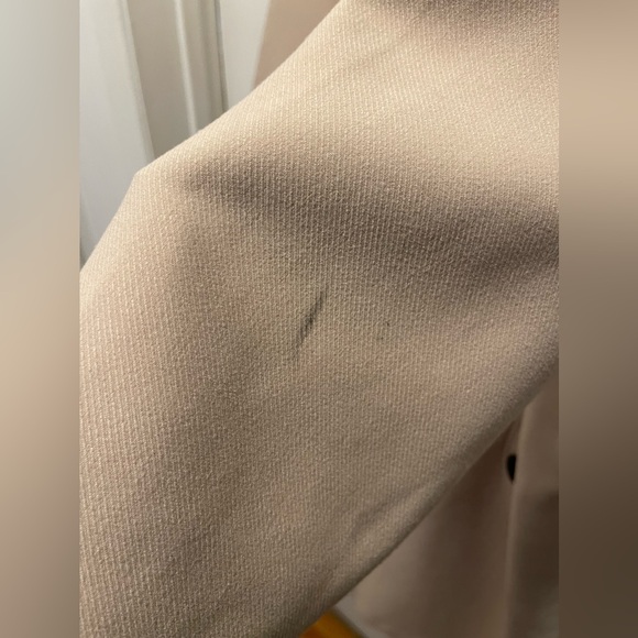 H and M trench. Cream coloured XXL worn jacket - Picture 4 of 8